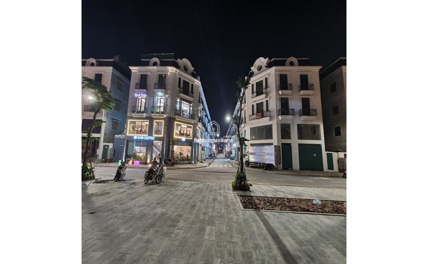 Cho thuê Shophouse Thuận An Central Lake 93m2 5 tầng. Đã hoàn thiện.